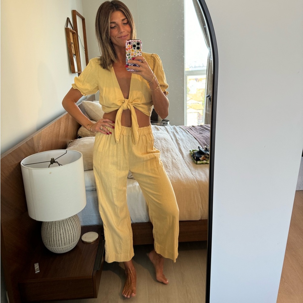 Butter Yellow Linen Abercrombie Set